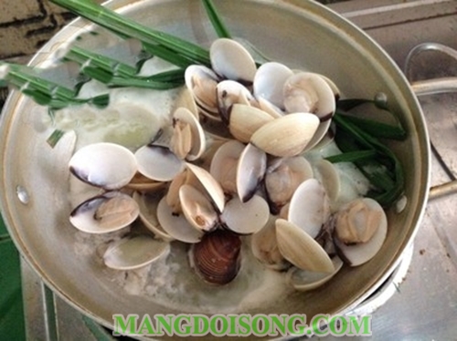 Cách làm nghêu nhồi thịt sốt cà chua thơm ngon nóng hổi cho bữa cơm ngày đông 3