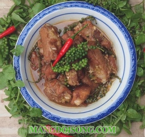 Cách làm sườn non rim tiêu xanh thơm ngon nồng ấm cho bữa cơm chiều mưa 7
