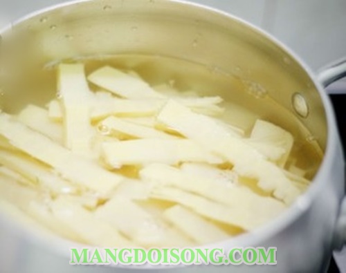 Cách nấu canh chua măng cá trê đồng thơm phức ngon ơi là ngon cho cả nhà bữa cơm đầm ấm 2