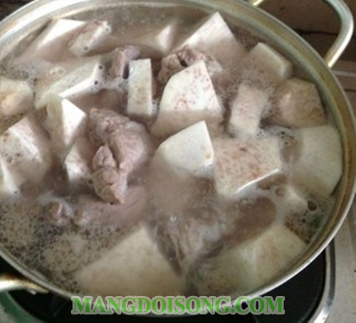 Cách nấu canh khoai môn sườn non thơm ngon bổ dưỡng cho cả nhà thưởng thức 6