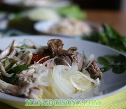 Cách nấu cơm gà hội an ngon đúng điệu theo phương pháp truyền thống của người hội an xưa 10