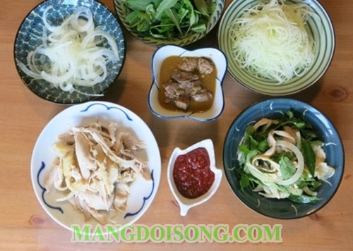 Cách nấu cơm gà hội an ngon đúng điệu theo phương pháp truyền thống của người hội an xưa 11