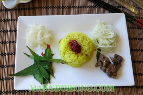 Cách nấu cơm gà hội an ngon đúng điệu theo phương pháp truyền thống của người hội an xưa 12