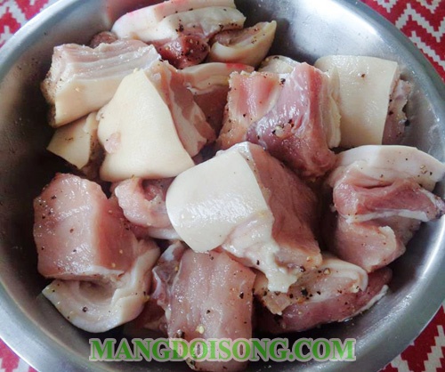 Cách nấu thịt kho tàu ngon nhất đúng điệu đơn giản với trứng cút cho ngày tết 3