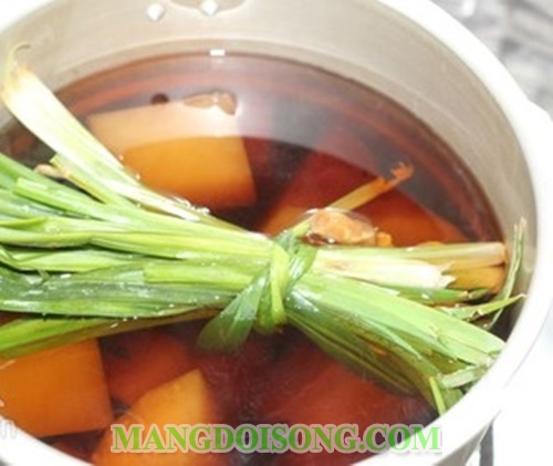 Cách nấu trà bí đao thơm ngon mát gan giải độc tại nhà giống như nước uống đóng lon 4