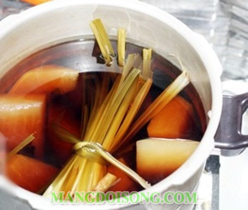 Cách nấu trà bí đao thơm ngon mát gan giải độc tại nhà giống như nước uống đóng lon 5