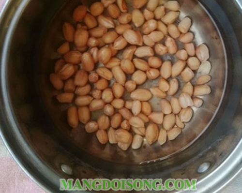 Cách nấu xôi đậu phộng bằng nồi cơm điện thơm ngon dẻo như xôi hông bằng xửng 2