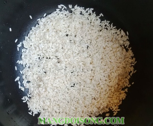 Cách nấu xôi đậu phộng bằng nồi cơm điện thơm ngon dẻo như xôi hông bằng xửng 3