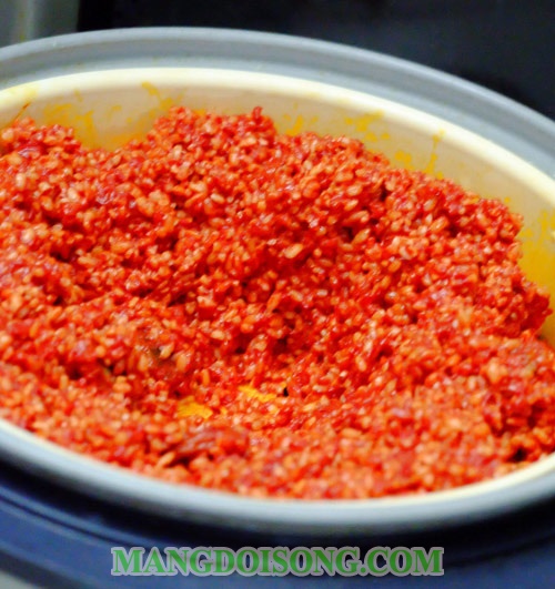 Cách nấu xôi gấc dừa ngon bằng nồi cơm điện dẻo thơm màu đỏ tươi đẹp mắt để cúng ngày tết 5