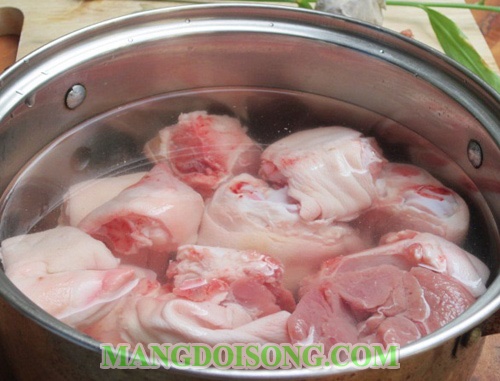 Chân giò hầm thuốc bắc ngon thơm nồng cho ngày tết miền bắc xua tan không khí lạnh 2