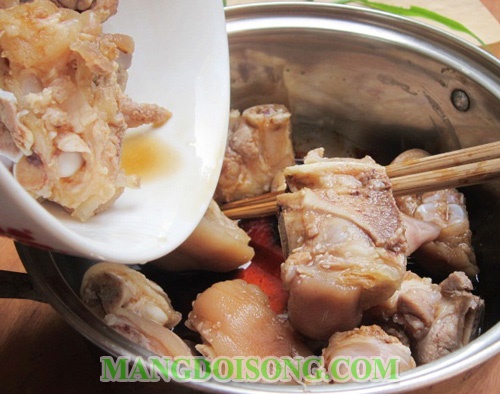 Chân giò hầm thuốc bắc ngon thơm nồng cho ngày tết miền bắc xua tan không khí lạnh 5