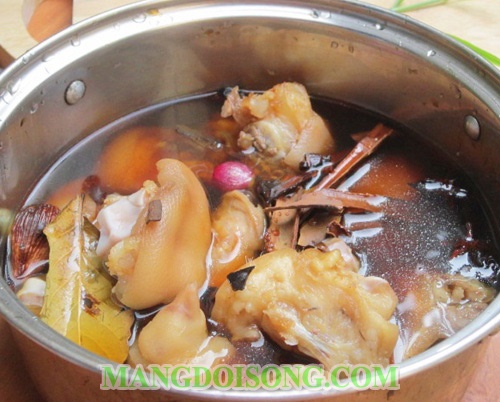 Chân giò hầm thuốc bắc ngon thơm nồng cho ngày tết miền bắc xua tan không khí lạnh 6