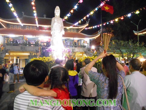 Cúng giao thừa 2016 trong nhà - ngoài trời - cần chuẩn bị những gì - bài văn khấn cúng giao thừa - những phong tục trong đêm giao thừa 7