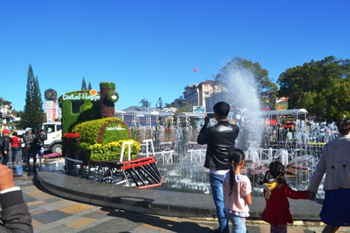 Festival hoa Đà Lạt 2015 đẹp rực rỡ độc đáo hấp dẫn cho kỳ nghỉ tết dương lịch 15