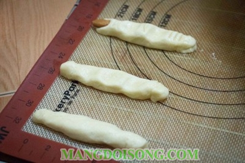 Món ngon Halloween bánh ngón tay kì quái mà rất ngon với cách làm đơn giản 5