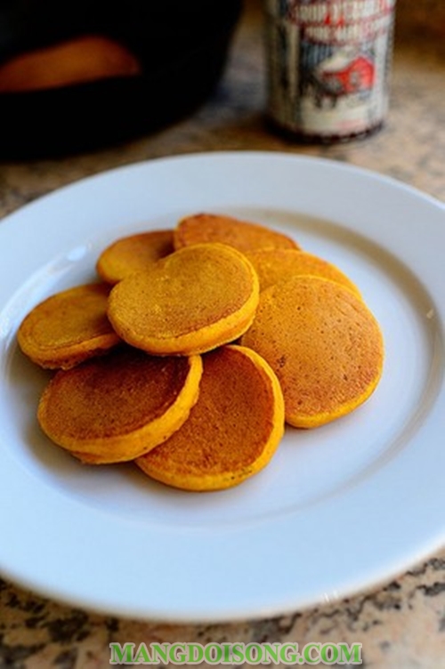 Món ngon Halloween bánh pancake bí ngô ngon xốp mềm tuyệt hảo 5