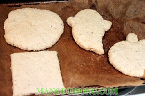 Món ngon Halloween bánh pizza hình con ma độc đáo ngon miệng dễ làm 5