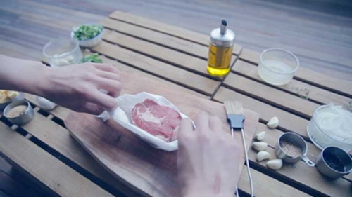 Cách làm nộm thịt bò hành tây kiểu thái ngon hấp dẫn cho tiệc nhậu cuối tuần 1