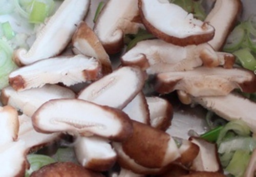 Cách nấu canh rong biển chay ngon đơn giản tại nhà cho tháng rằm 4