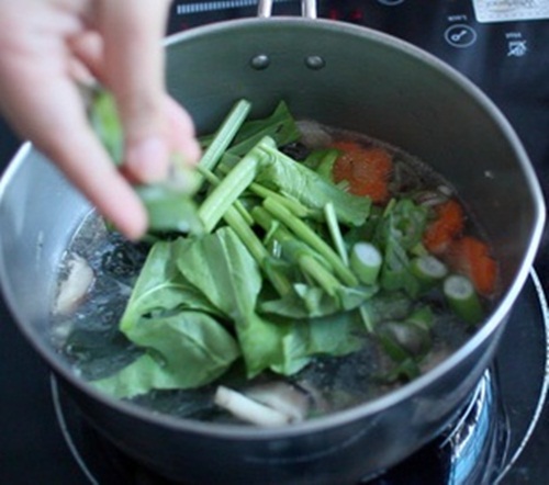 Cách nấu canh rong biển chay ngon đơn giản tại nhà cho tháng rằm 7