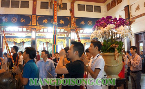 Bài khấn khi đi chùa đầu năm ngày rằm - Đi chùa cần sắm lễ vật gì - Ý nghĩa của việc đi chùa lễ phật 9
