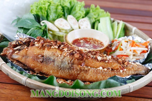 Cách chiên cá ngon giòn không dính chảo không bắn dầu tung tóe 4