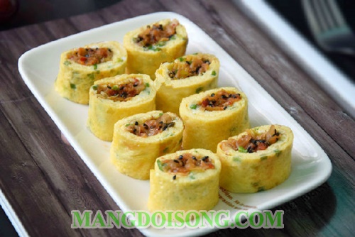 Cách chiên trứng ngon cuộn kim chi thơm nồng ấm áp ngày đông 8