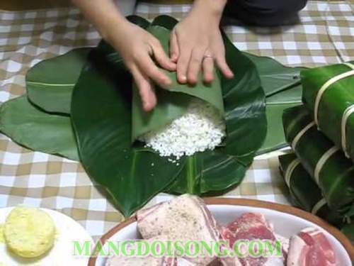 Cách gói bánh chưng vuông đẹp không cần khuôn để cúng giỗ tổ Hùng Vương 4