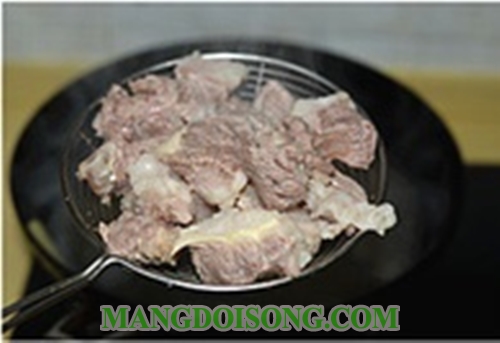 Cách kho thịt bò ngon mềm thơm nức mũi hấp dẫn ngày thu 