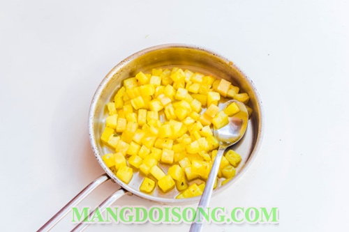 Cách làm bánh bông lan dứa thơm ngon bắt mắt đơn giản tại nhà 3