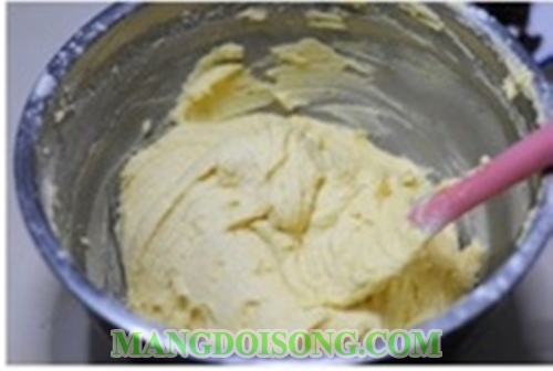 Cách làm bánh bông lan nướng nhân nho khô ngon đơn giản tại nhà mềm xốp vị chua ngọt 5