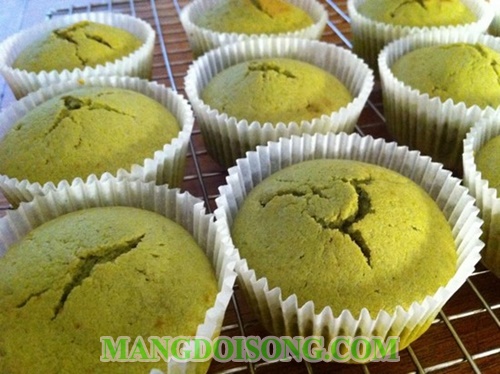 Cách làm bánh cupcake trà xanh bằng lò vi sóng dùng làm quà tặng handmade 8/3 ý nghĩa 9