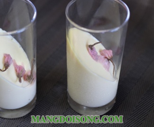 Cách làm bánh flan rau câu sữa hoa anh đào ngon đẹp mắt như nhà hàng 12