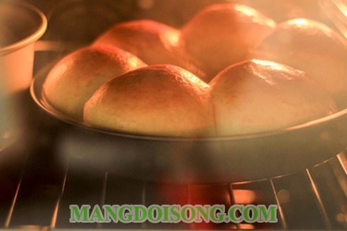 Cách làm bánh mì ngọt bơ sữa đơn giản tại nhà cho tháng rằm 10