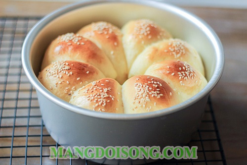 Cách làm bánh mì ngọt bơ sữa đơn giản tại nhà cho tháng rằm 11