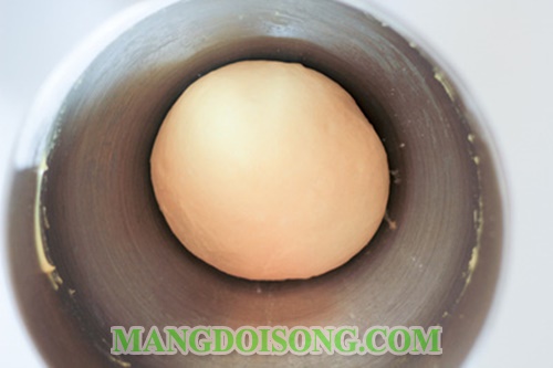 Cách làm bánh mì ngọt bơ sữa đơn giản tại nhà cho tháng rằm 4