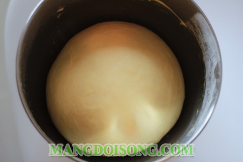 Cách làm bánh mì ngọt bơ sữa đơn giản tại nhà cho tháng rằm 5