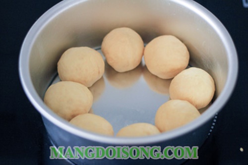 Cách làm bánh mì ngọt bơ sữa đơn giản tại nhà cho tháng rằm 7