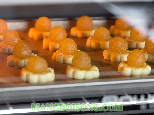 Cách làm bánh quy bơ ngon nhân dứa thơm mát cho ngày tết thêm may mắn 9