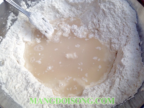 Cách làm bánh tiêu sữa ngon đơn giản tại nhà 3