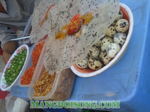 Cách làm bánh tráng nướng trứng cút mắm ruốc mỡ hành phô mai ngon thơm lừng đơn giản tại nhà 1