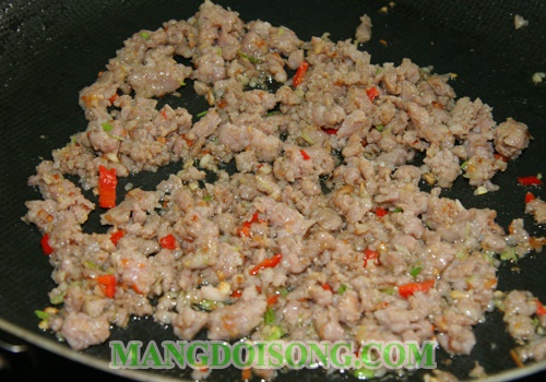 Cách làm bánh tráng nướng trứng cút mắm ruốc mỡ hành phô mai ngon thơm lừng đơn giản tại nhà 4