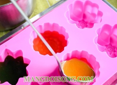 Cách làm bánh trung thu rau câu nhân bánh flan thơm ngon kiểu mới vô cùng hấp dẫn 13