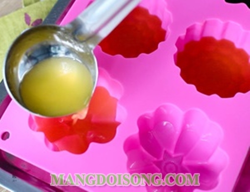 Cách làm bánh trung thu rau câu nhân bánh flan thơm ngon kiểu mới vô cùng hấp dẫn 14