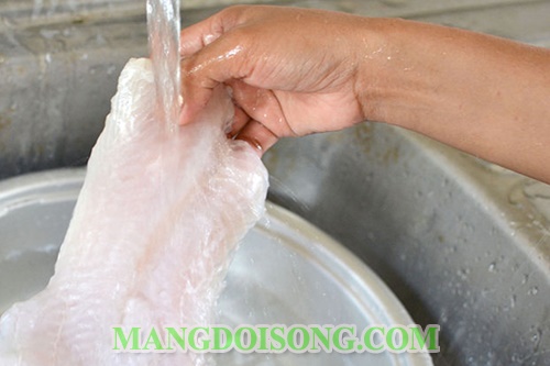 Cách làm cá hấp bia bằng nồi cơm điện ngon thơm lừng dùng làm món ăn cơm hay nhậu đều tuyệt 1