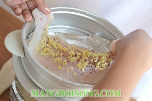 Cách làm cá hấp bia bằng nồi cơm điện ngon thơm lừng dùng làm món ăn cơm hay nhậu đều tuyệt 4