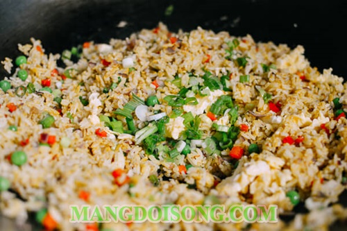Cách làm cơm chiên chay ngọc bích ngon giòn đơn giản tại nhà 4