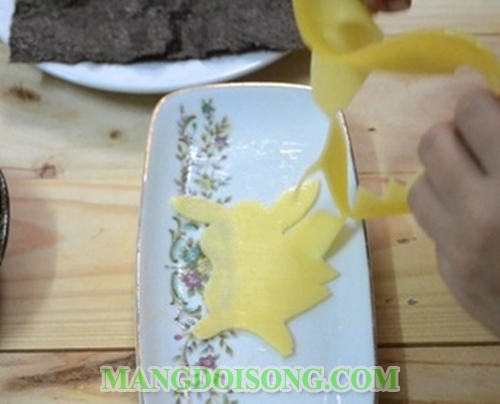 Cách làm cơm hộp bento nhật bản phiên bản pikachu pokemon vô cùng hấp dẫn đẹp mắt 5