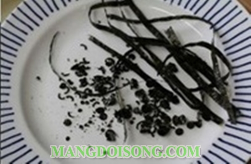 Cách làm cơm nắm ngon nhân xúc xích hình minions vô cùng đáng yêu cho bé 6