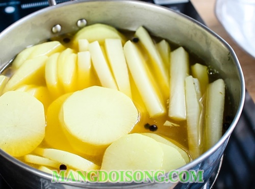 Cách làm củ cải muối vàng hàn quốc thơm ngon giòn đẹp mắt cho ngày tết 4